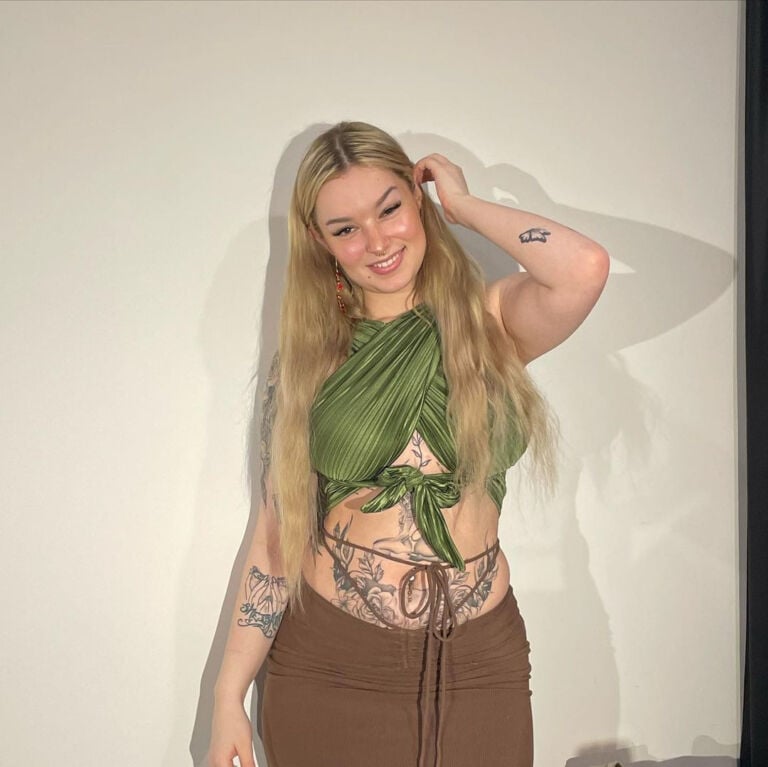 Source: Instagram model @krmalee24