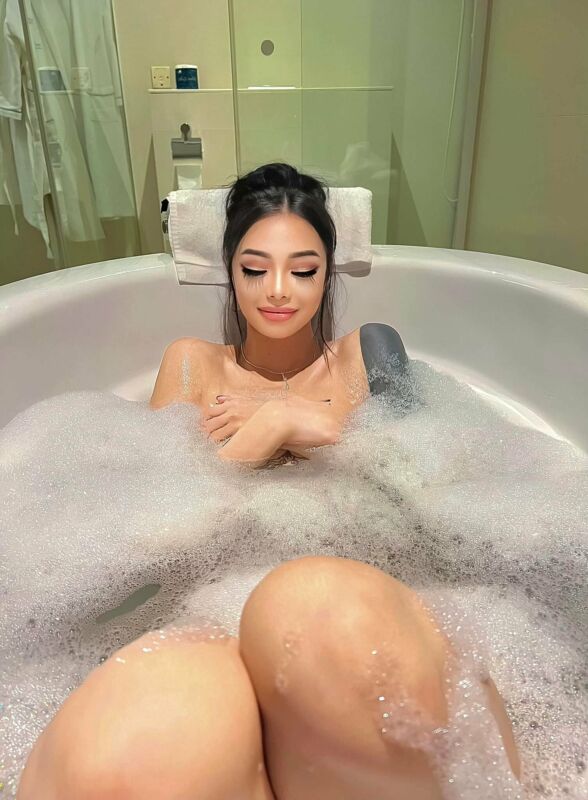 Wylona Rin | Petite Asian beauty